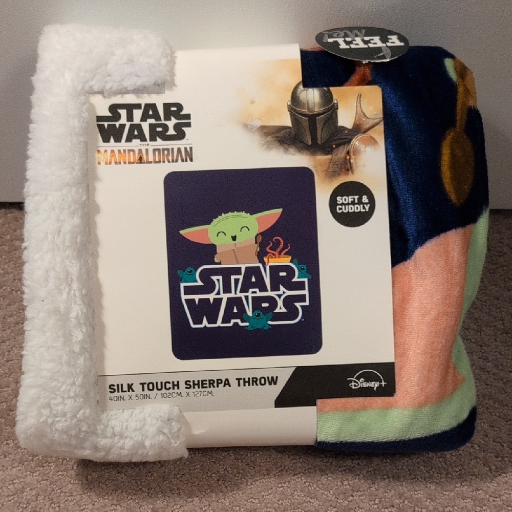 Star Wars Mandalorian Yoda Sherpa Throw NWT